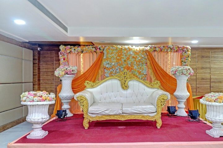 Ballroom/Hall 36 of 47