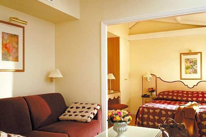 Room 10 of 38