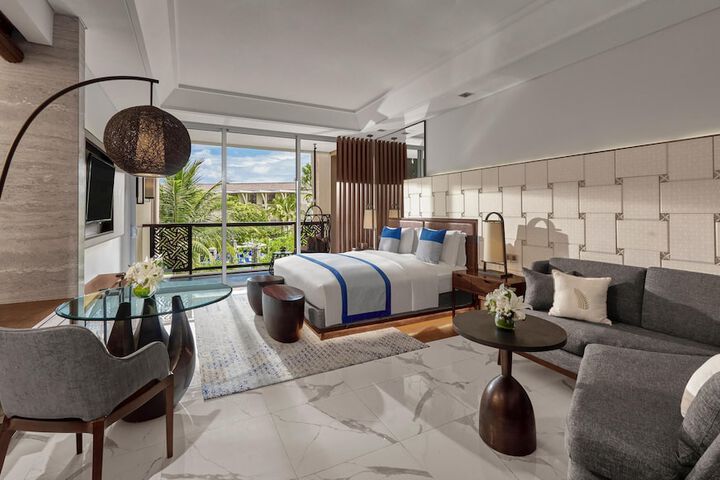 Room 4 of 190