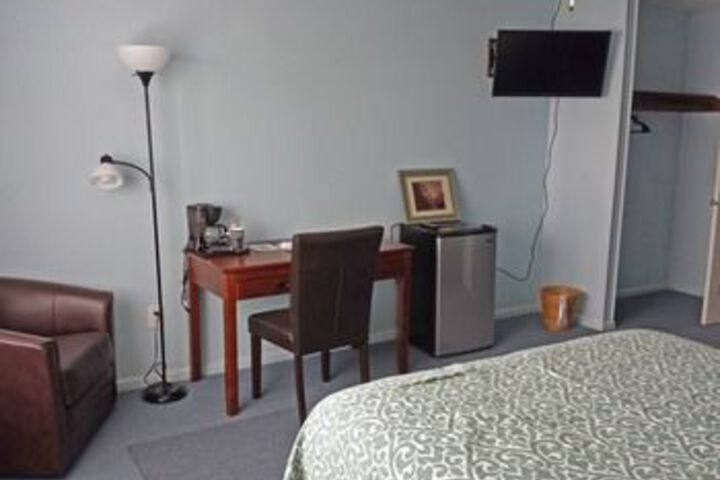 Room 6 of 10