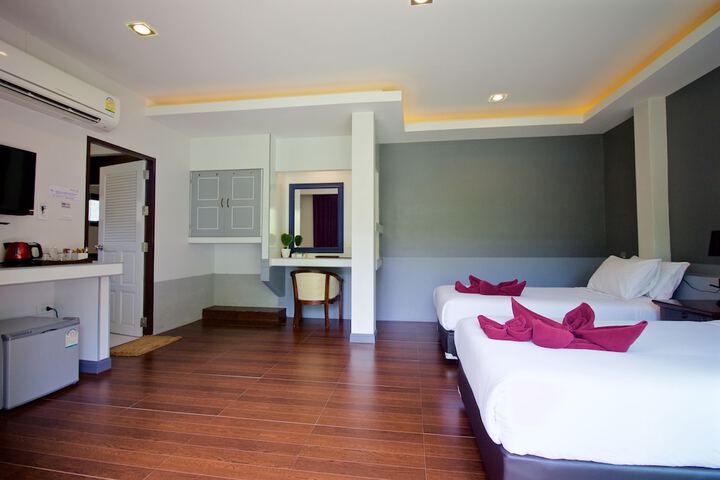 Room 12 of 145