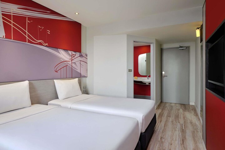 Room 9 of 65