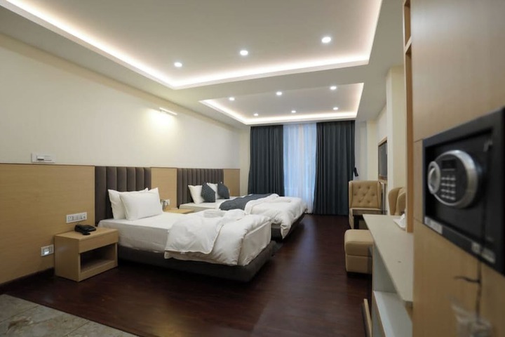 Room 13 of 49