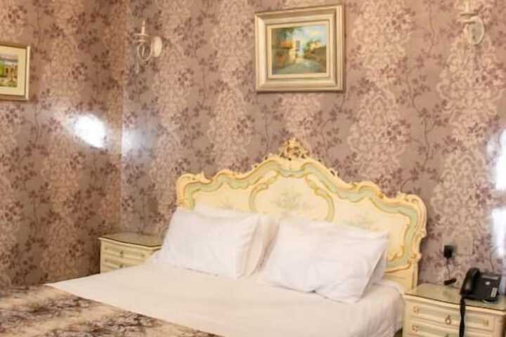 Room 14 of 25