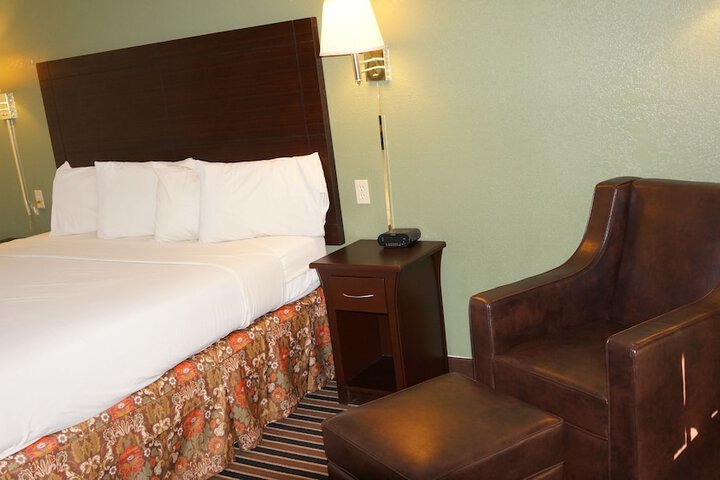 Room 4 of 34
