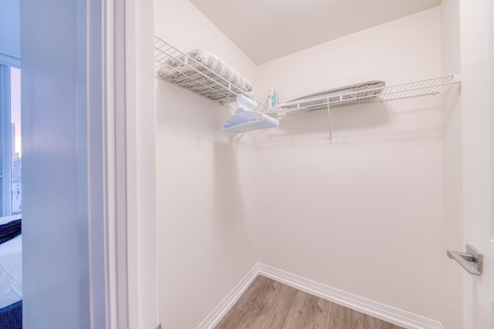 Room 121 of 652