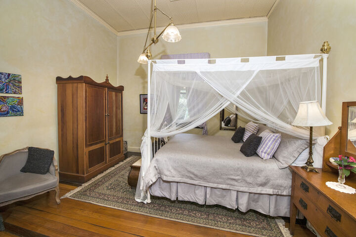 Room 27 of 85