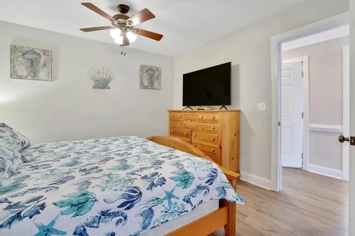 Room 5 of 28