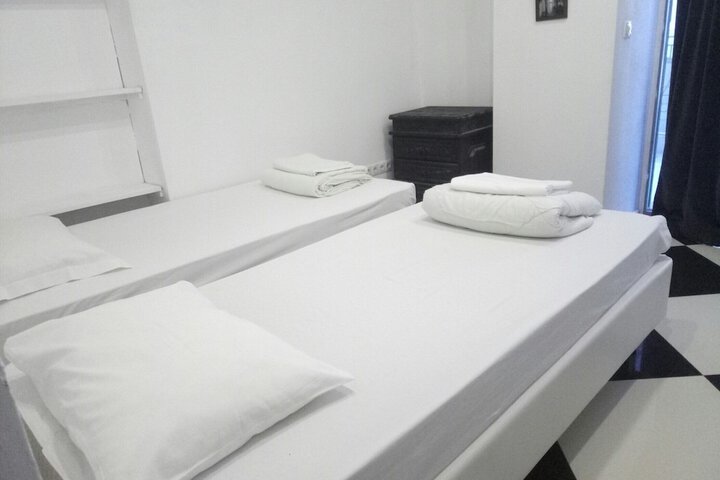 Room 17 of 32