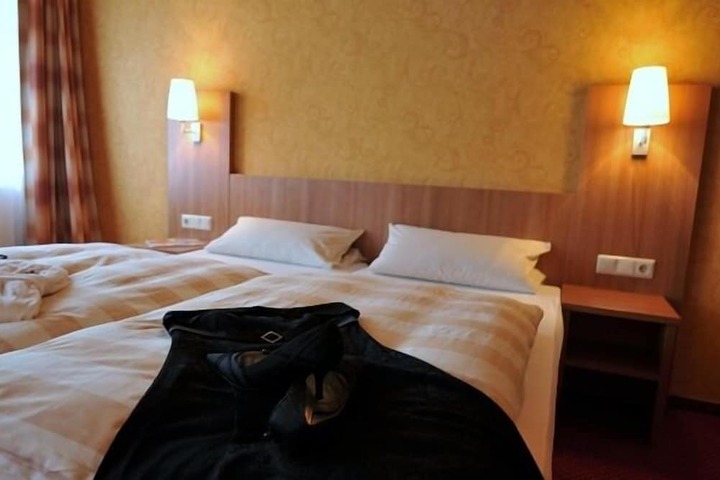 Room 8 of 31
