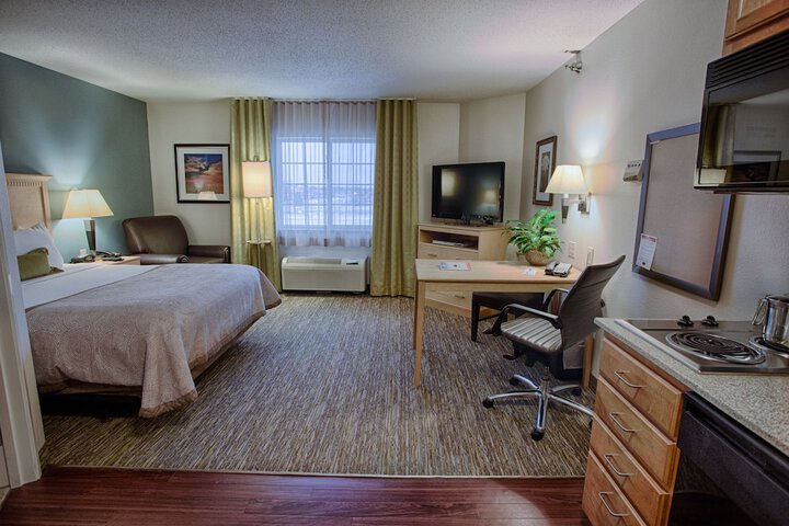 1 Queen Studio Suite (24 of 42)