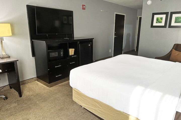 1 King Bed (33 of 34)