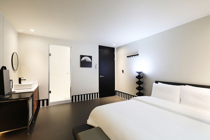 Room 6 of 40