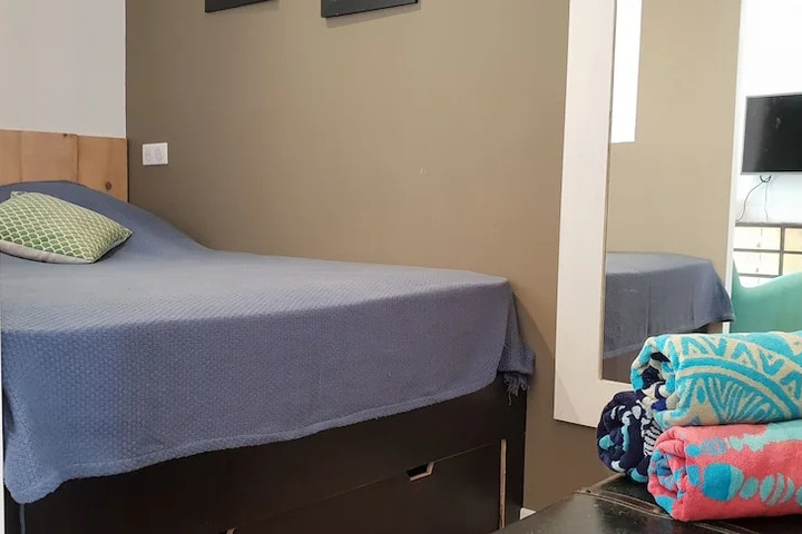 Room 5 of 11