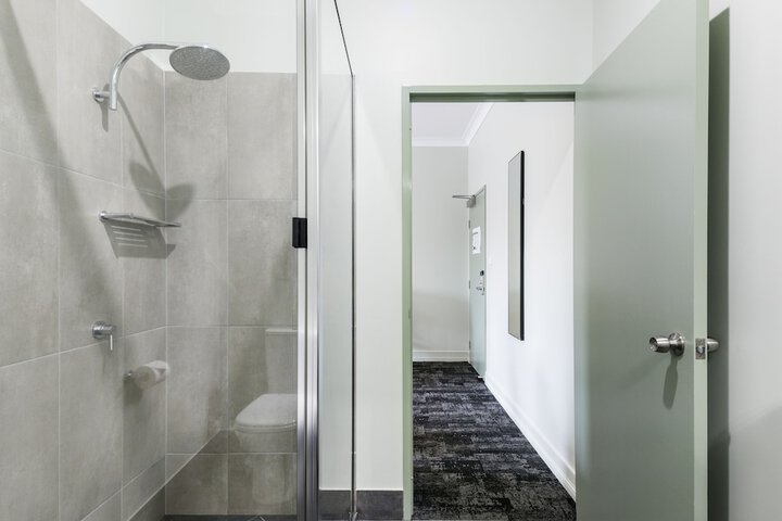 Room 25 of 43