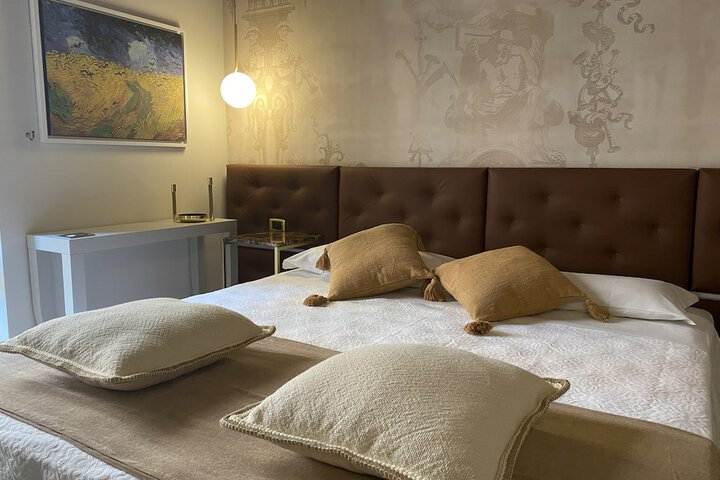 Room 6 of 50