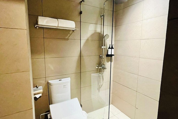 Room 9 of 13