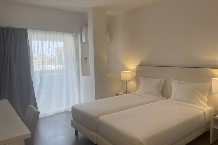 Room 3 of 28