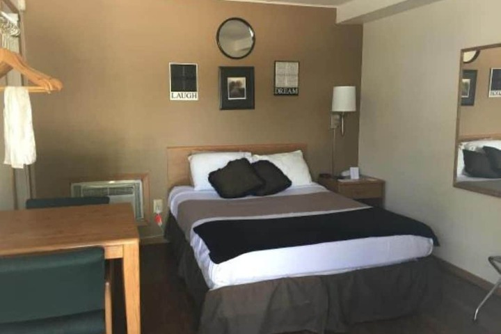 Room 17 of 83