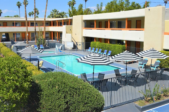 Hotel with Pool