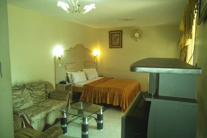 Room 5 of 34