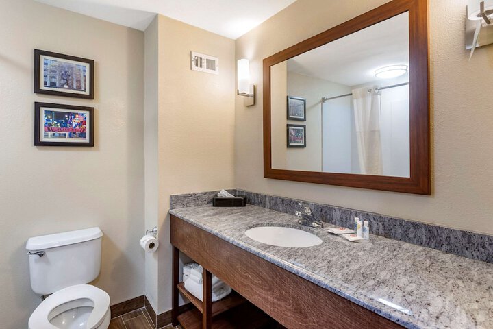 2 Queen Beds Accessible (2 of 13)
