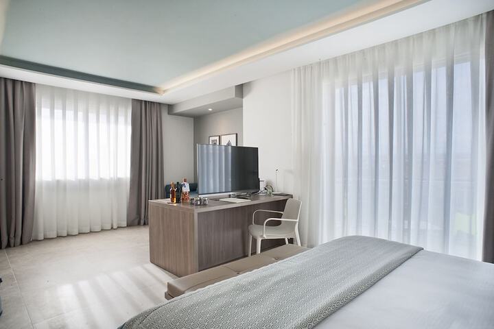 Room 9 of 74