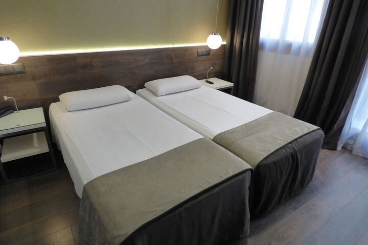 Room 82 of 193