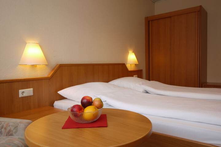Room 6 of 37