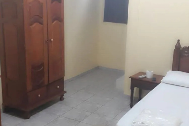 Room 2 of 7