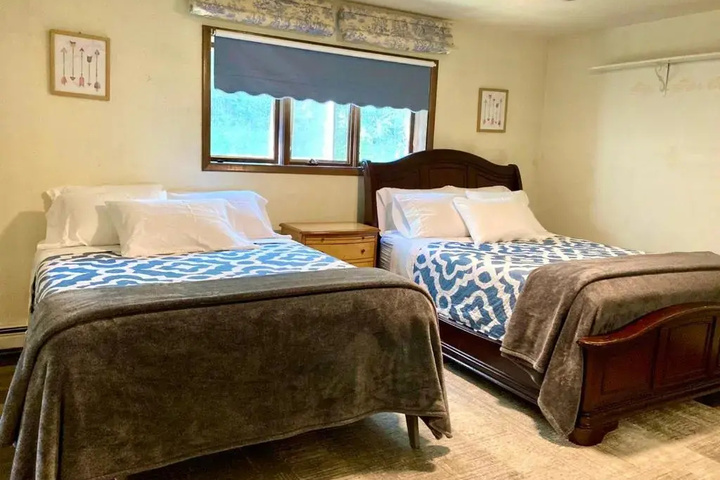 Room 5 of 10