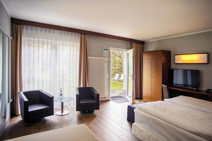 Room 4 of 25