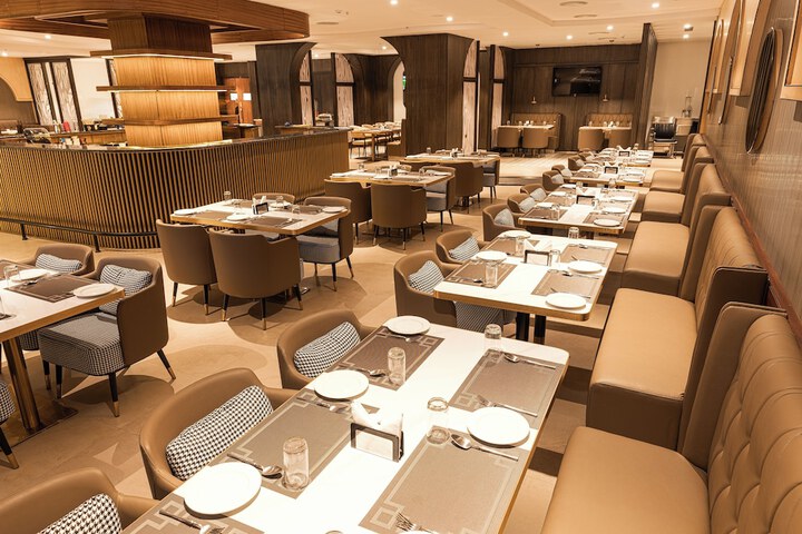 Dining 42 of 53