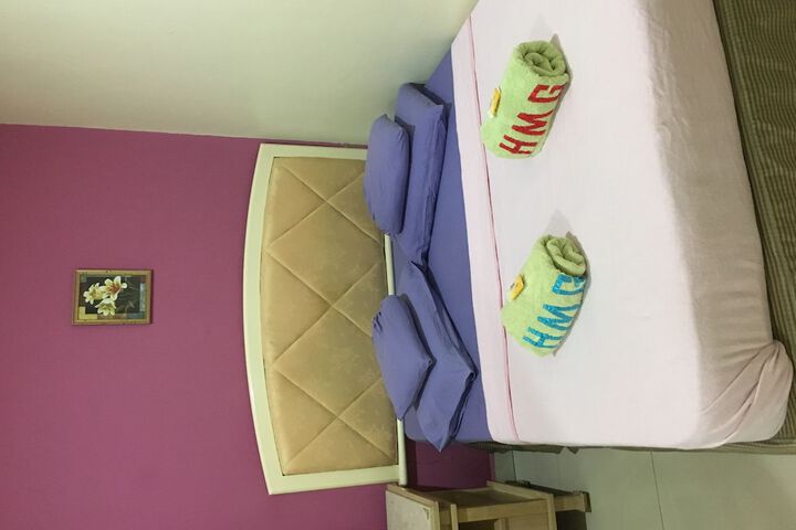 Room 5 of 32