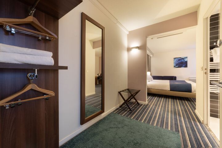 Room 18 of 50