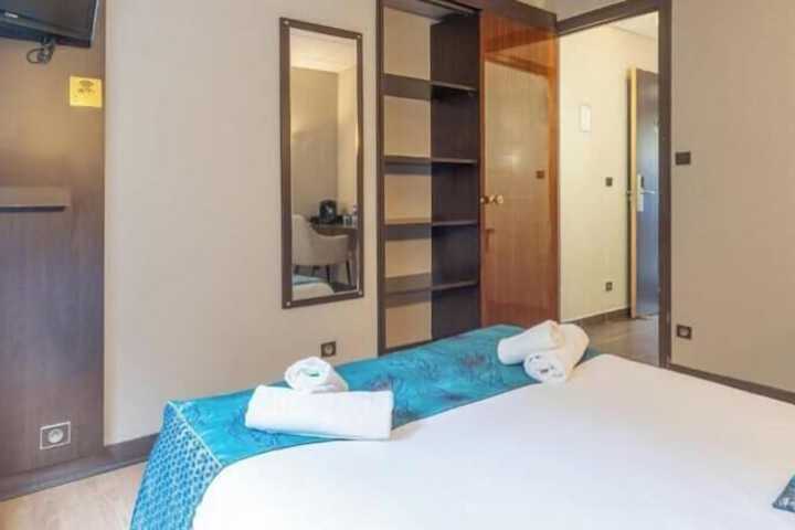 Room 3 of 20