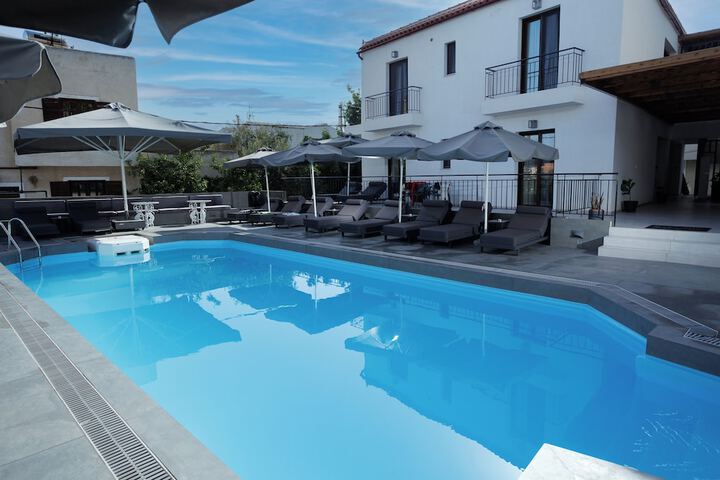 Pool 76 of 102