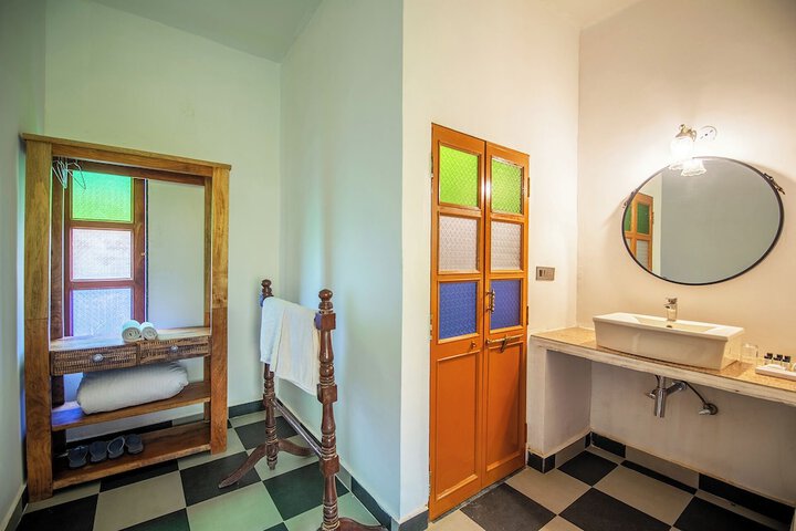 Room 51 of 175