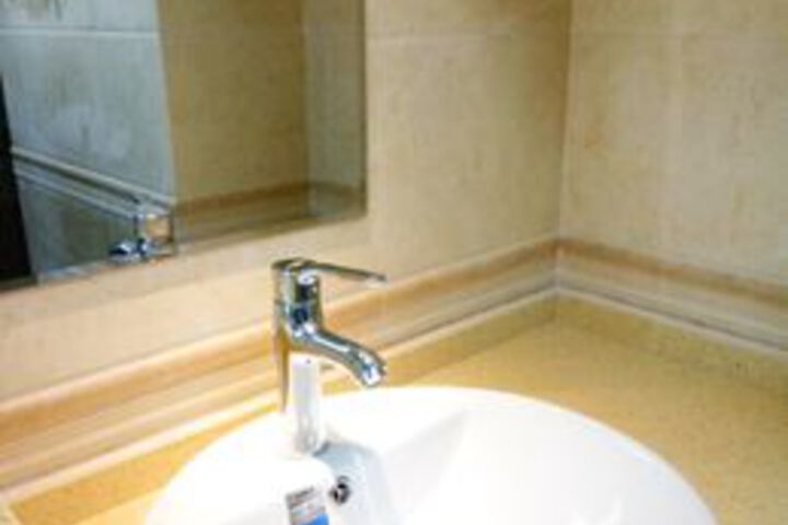 Room 6 of 32
