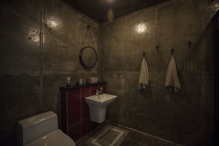 Room 63 of 77