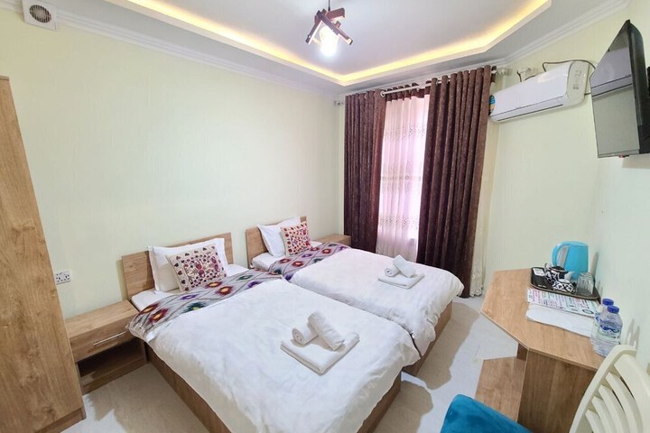 Room 16 of 102