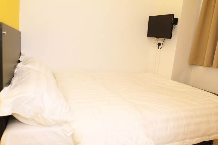 Room 6 of 33