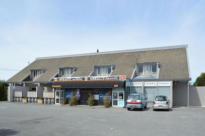 Photo of Darfield Hotel