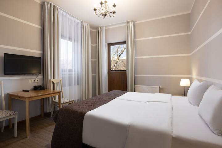 Room 8 of 36