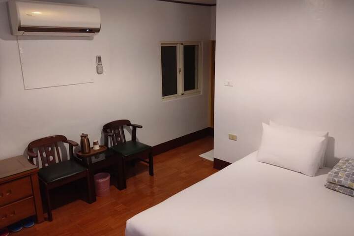 Room 13 of 42