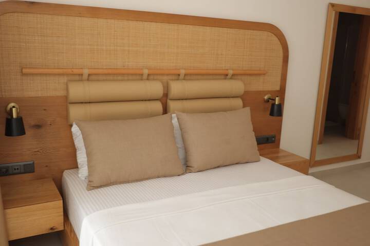 Room 10 of 32