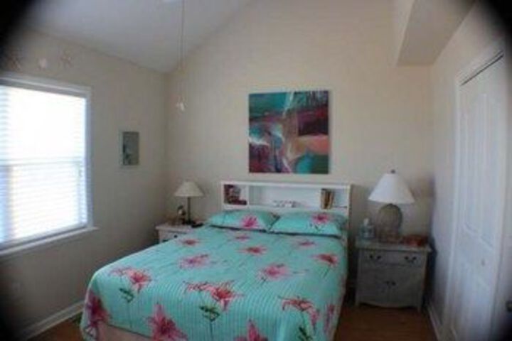 Room 9 of 18
