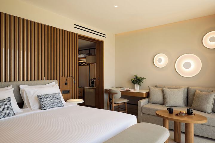 Room 6 of 42
