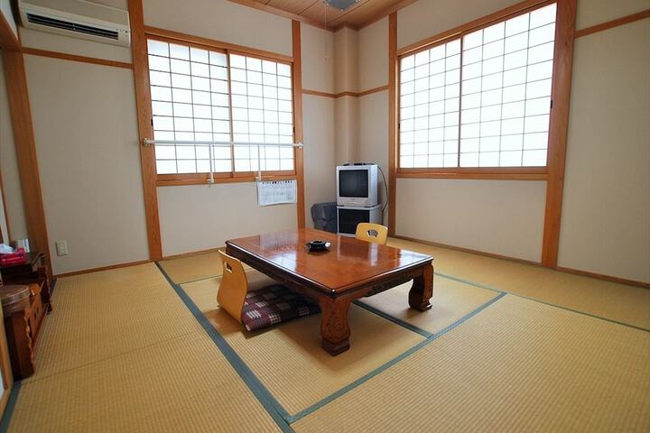 Room 8 of 37