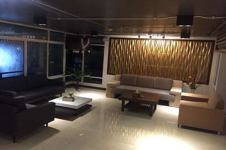 Entrance & Lobby